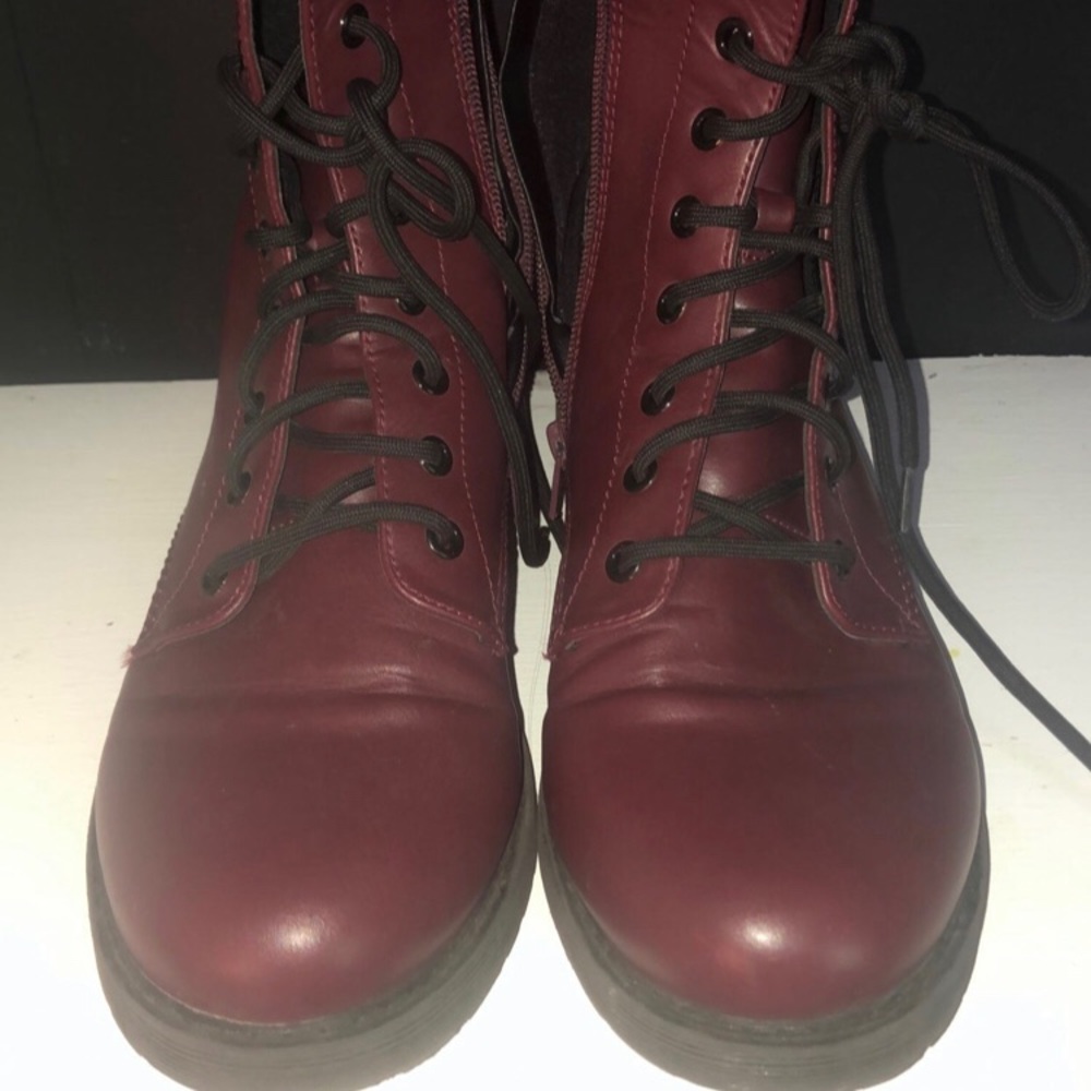 Maroon Time and Tru size 9